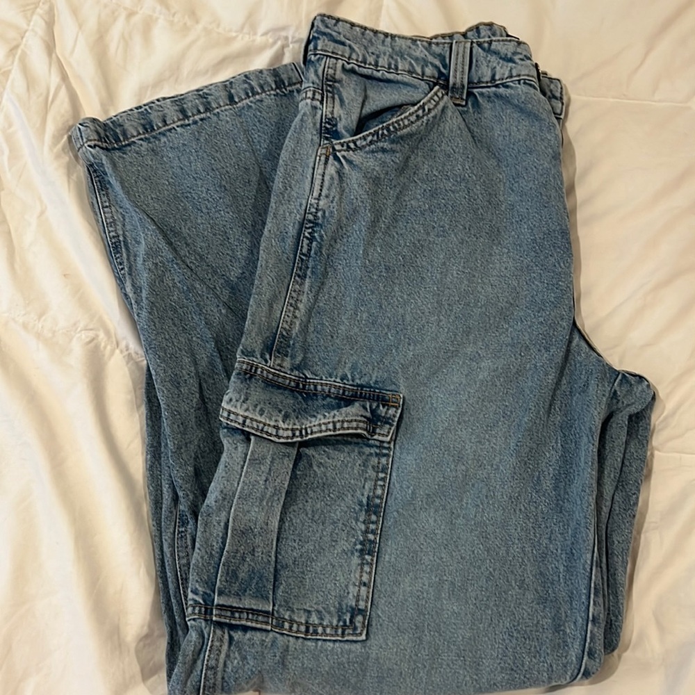 Wide leg cargo jeans